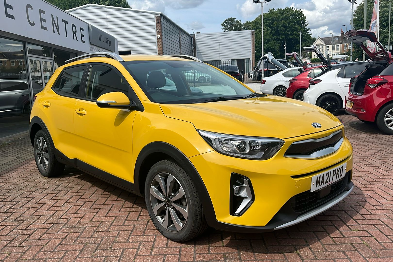 Main listing image - Kia Stonic