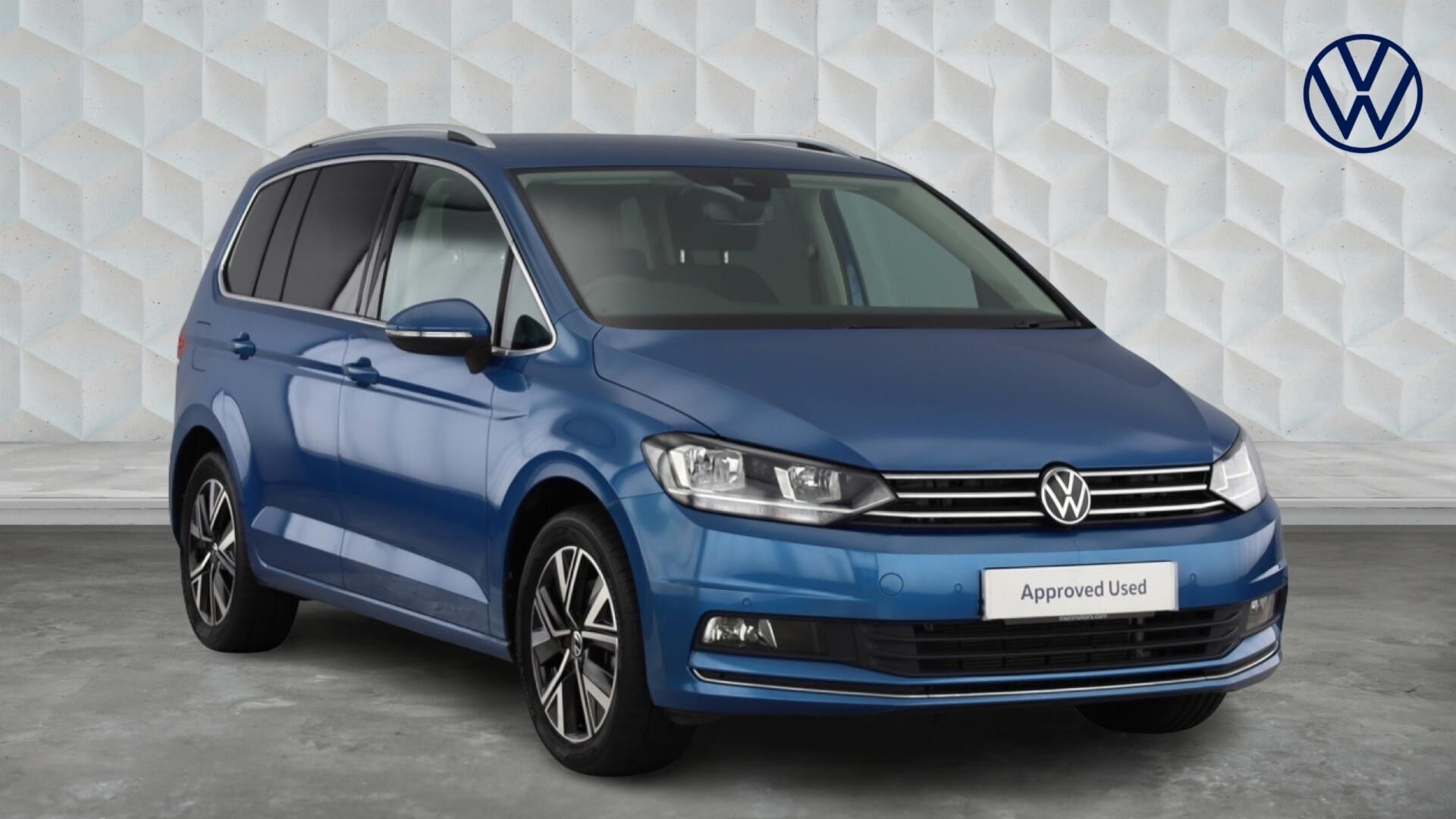 Main listing image - Volkswagen Touran