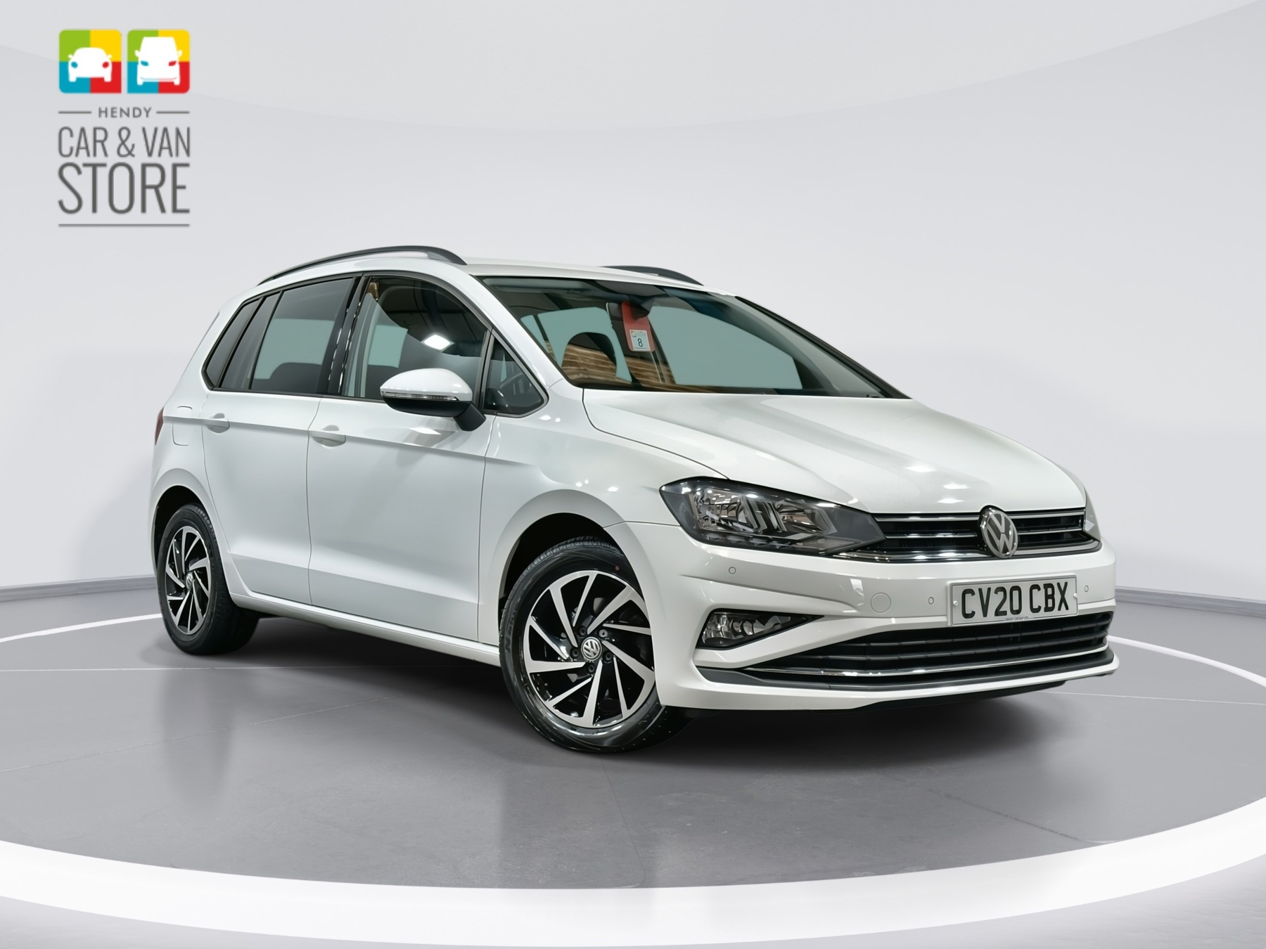 Main listing image - Volkswagen Golf SV