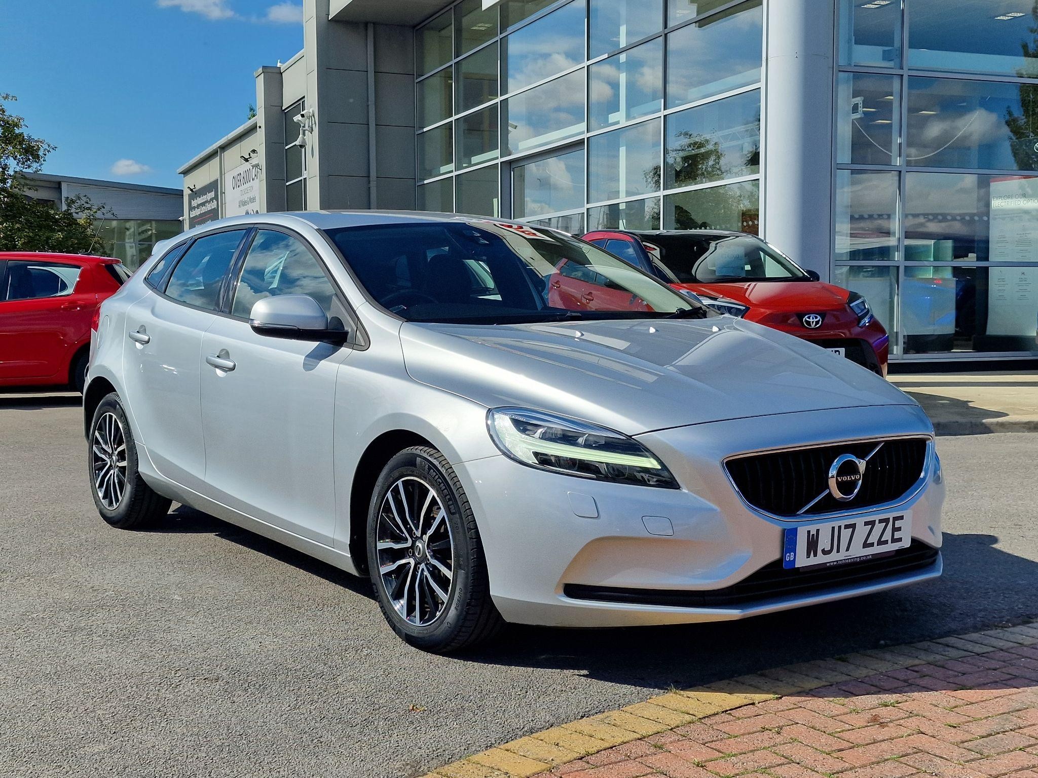 Main listing image - Volvo V40