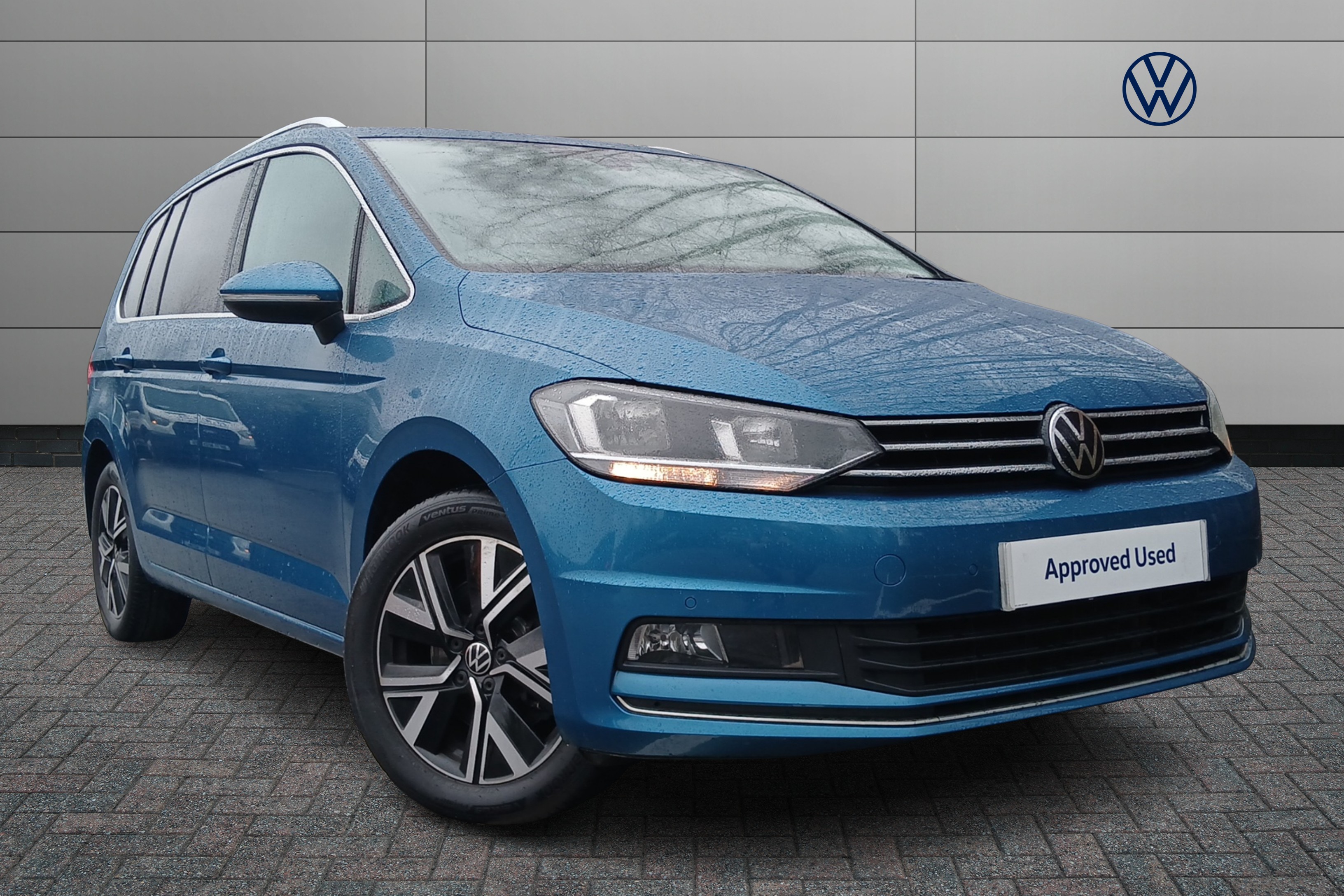 Main listing image - Volkswagen Touran
