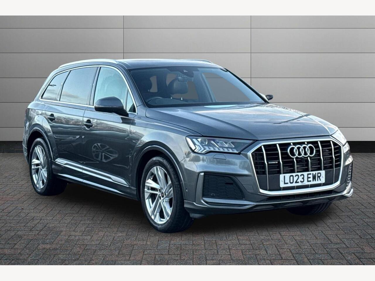 Main listing image - Audi Q7