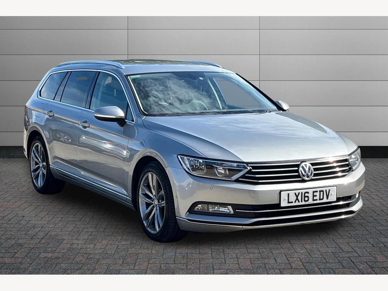 Main listing image - Volkswagen Passat Estate