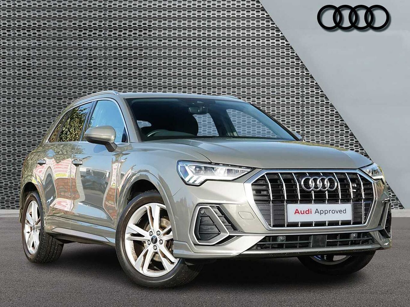 Main listing image - Audi Q3