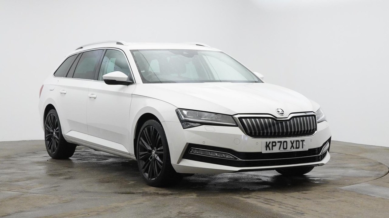 Main listing image - Skoda Superb Estate