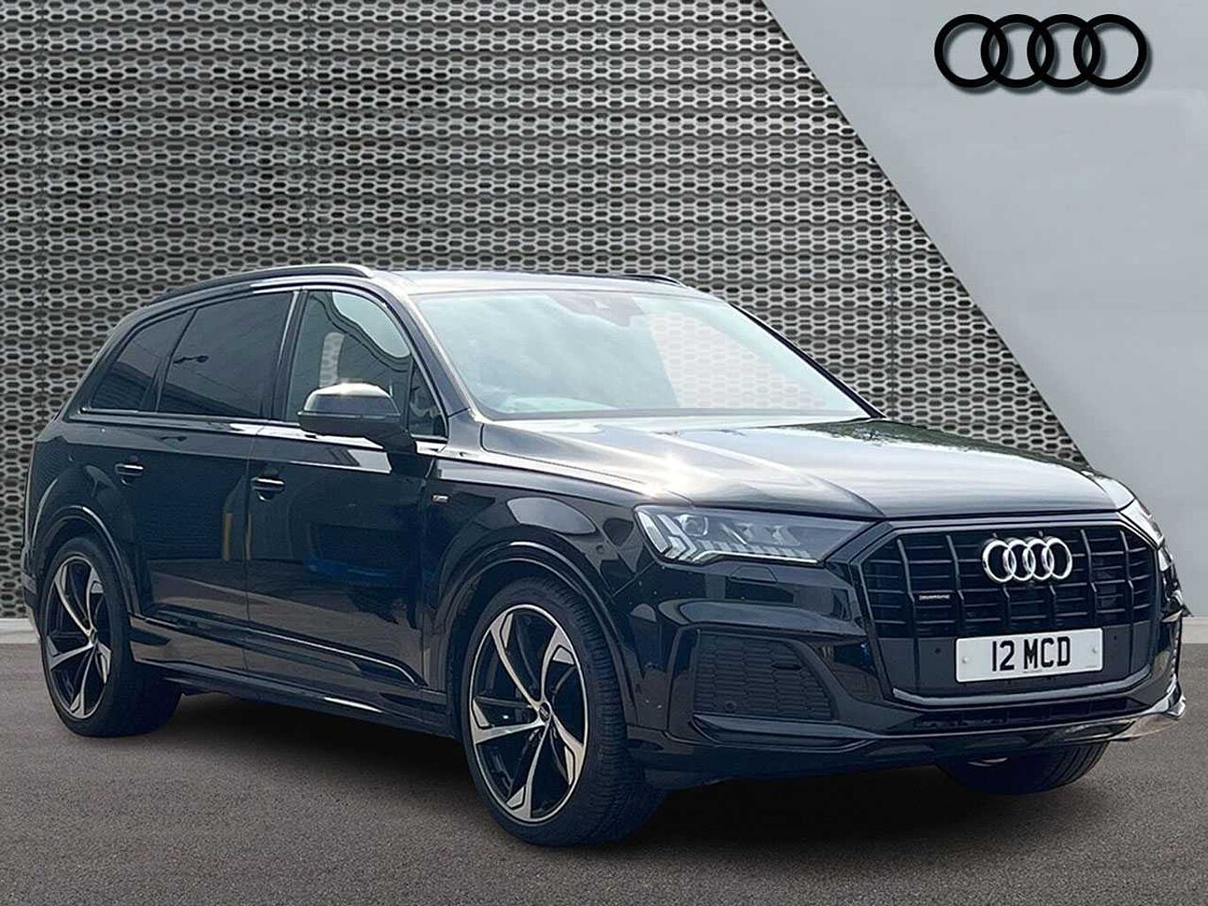 Main listing image - Audi Q7