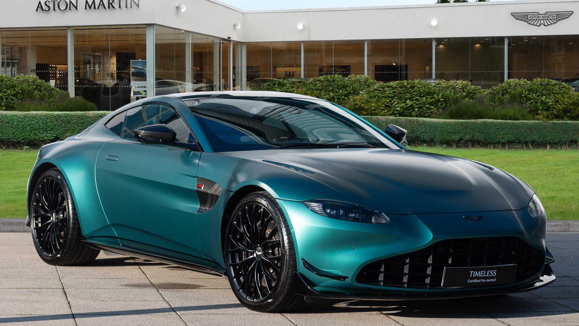 Main listing image - Aston Martin Vantage
