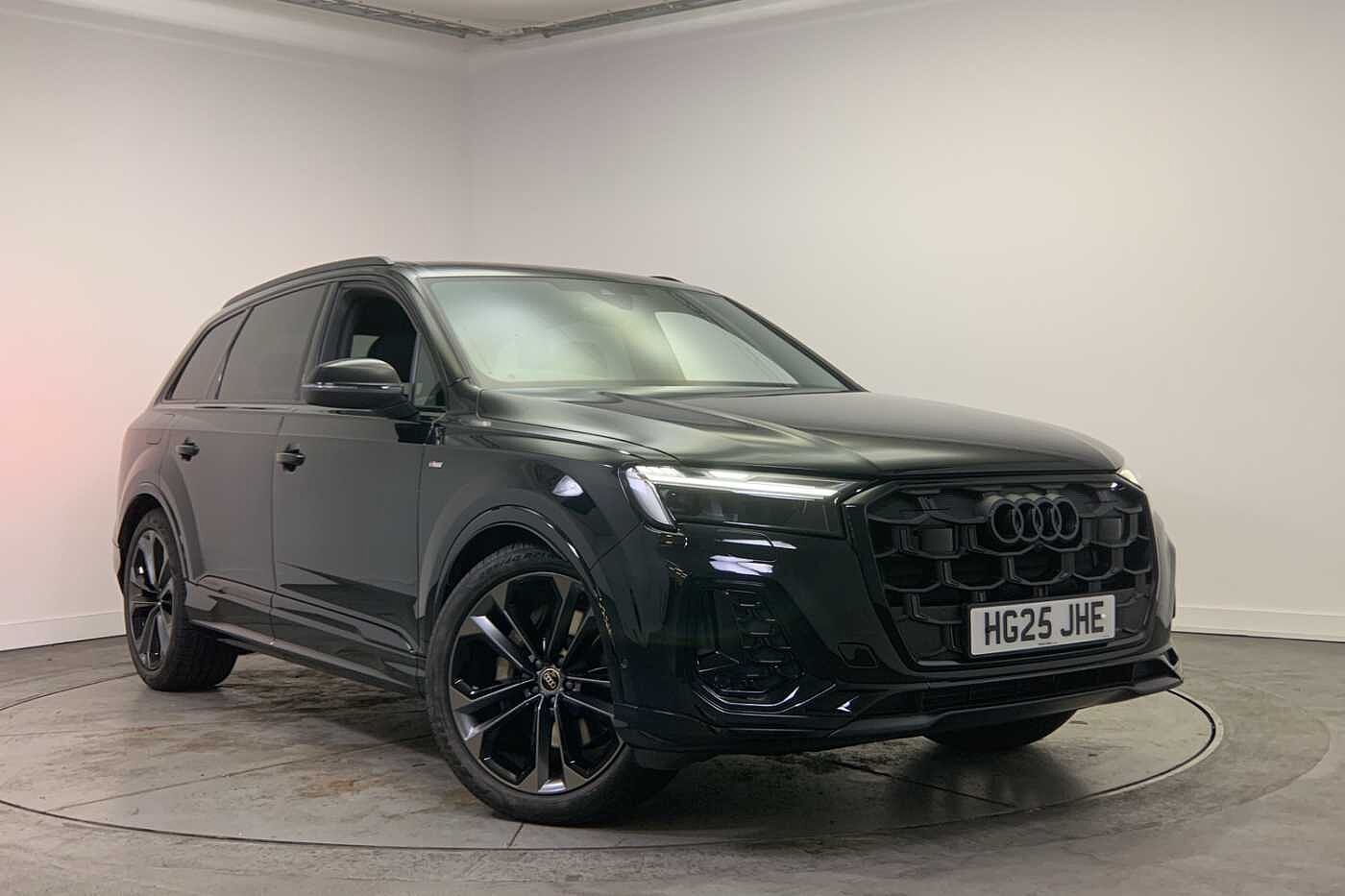 Main listing image - Audi Q7