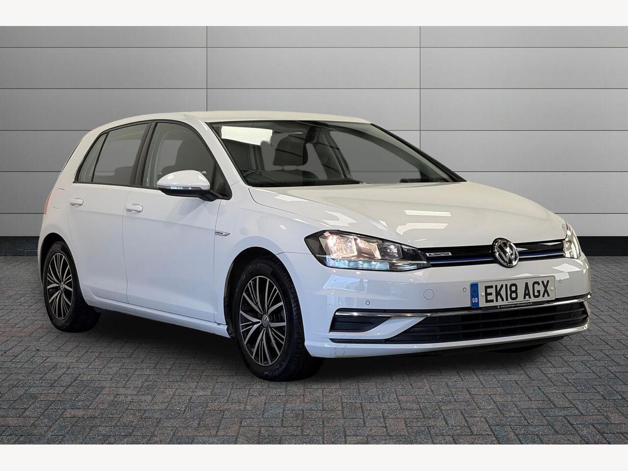 Main listing image - Volkswagen Golf