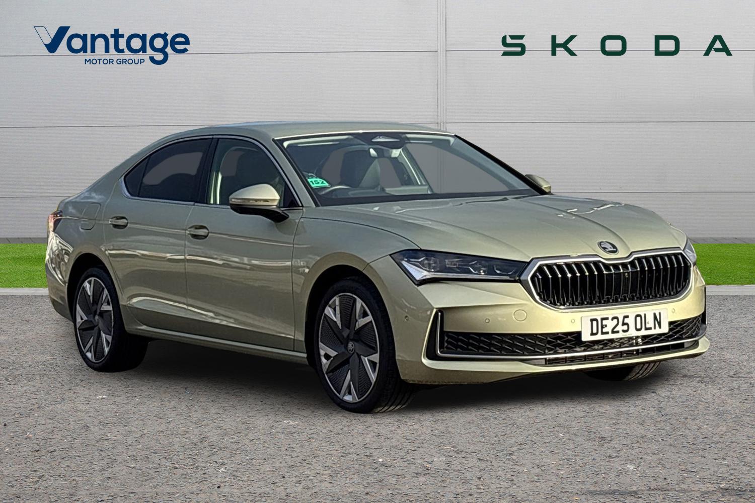 Main listing image - Skoda Superb