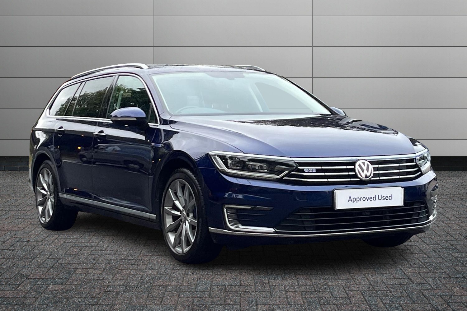 Main listing image - Volkswagen Passat GTE