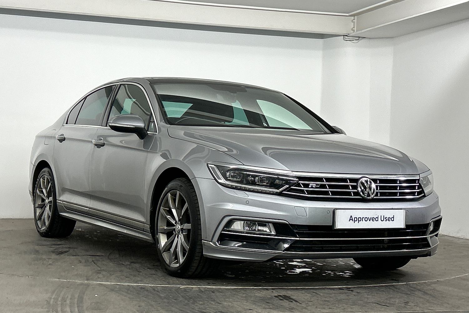 Main listing image - Volkswagen Passat