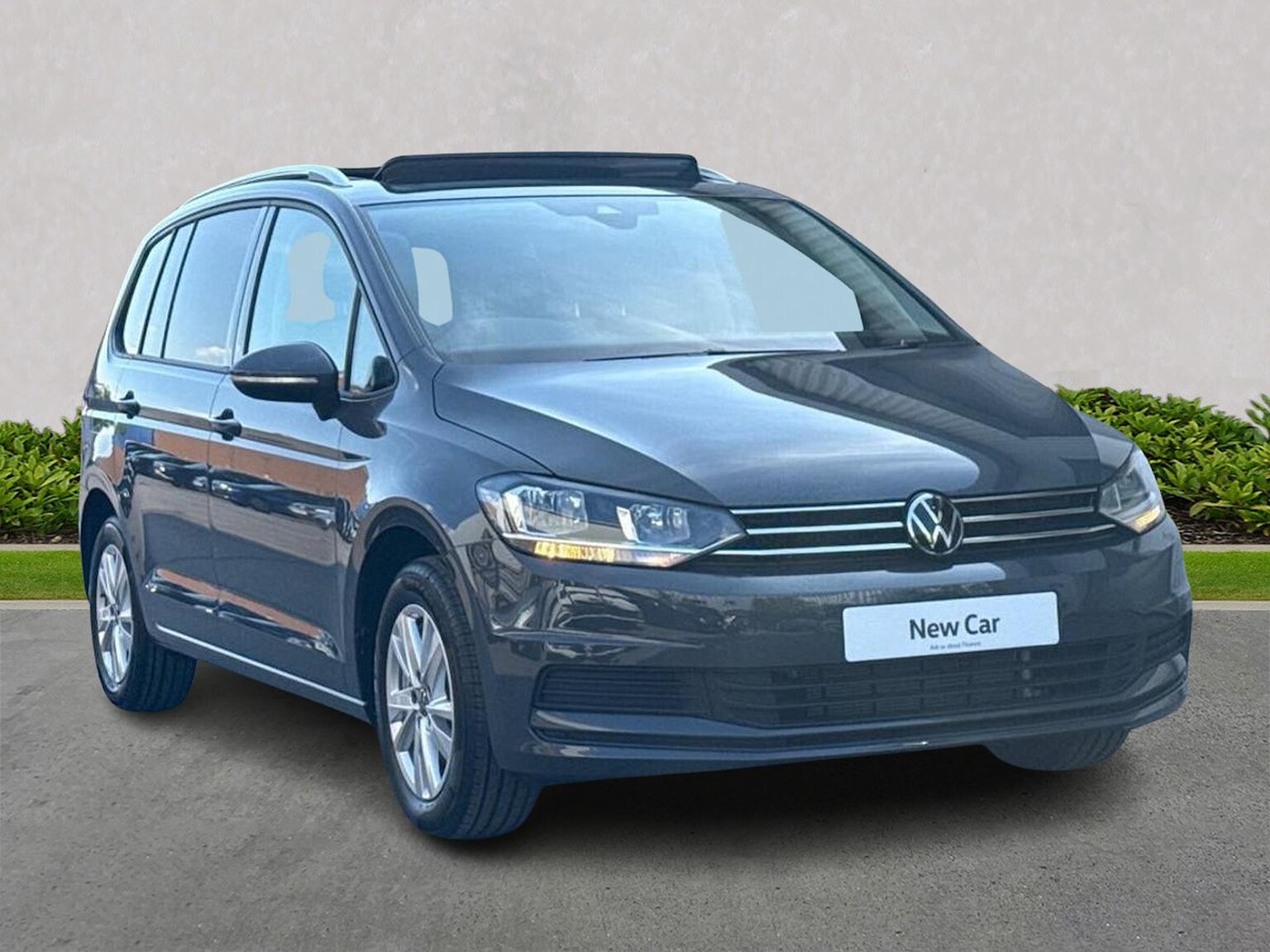 Main listing image - Volkswagen Touran