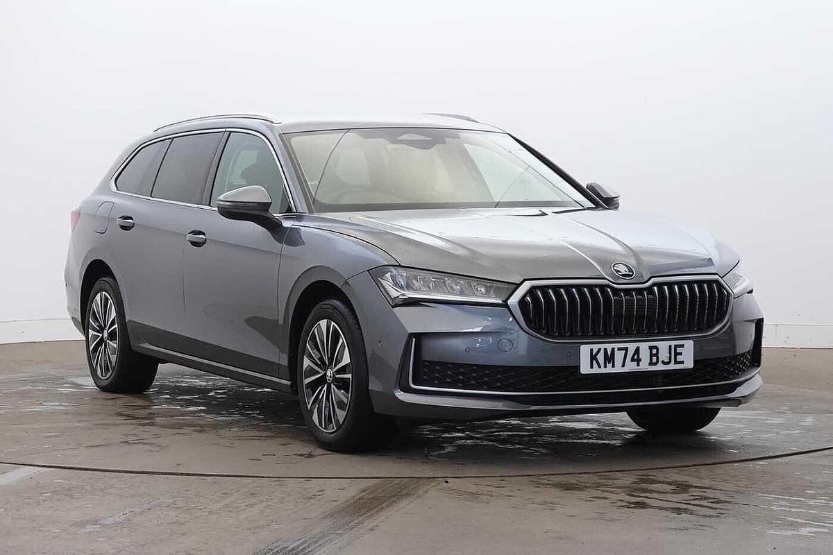 Main listing image - Skoda Superb Estate