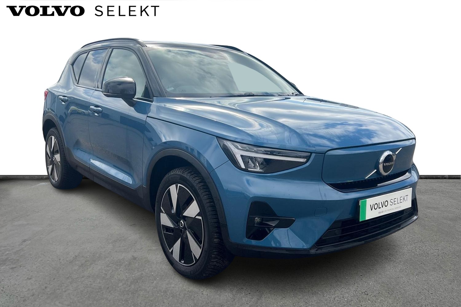 Main listing image - Volvo XC40 Recharge