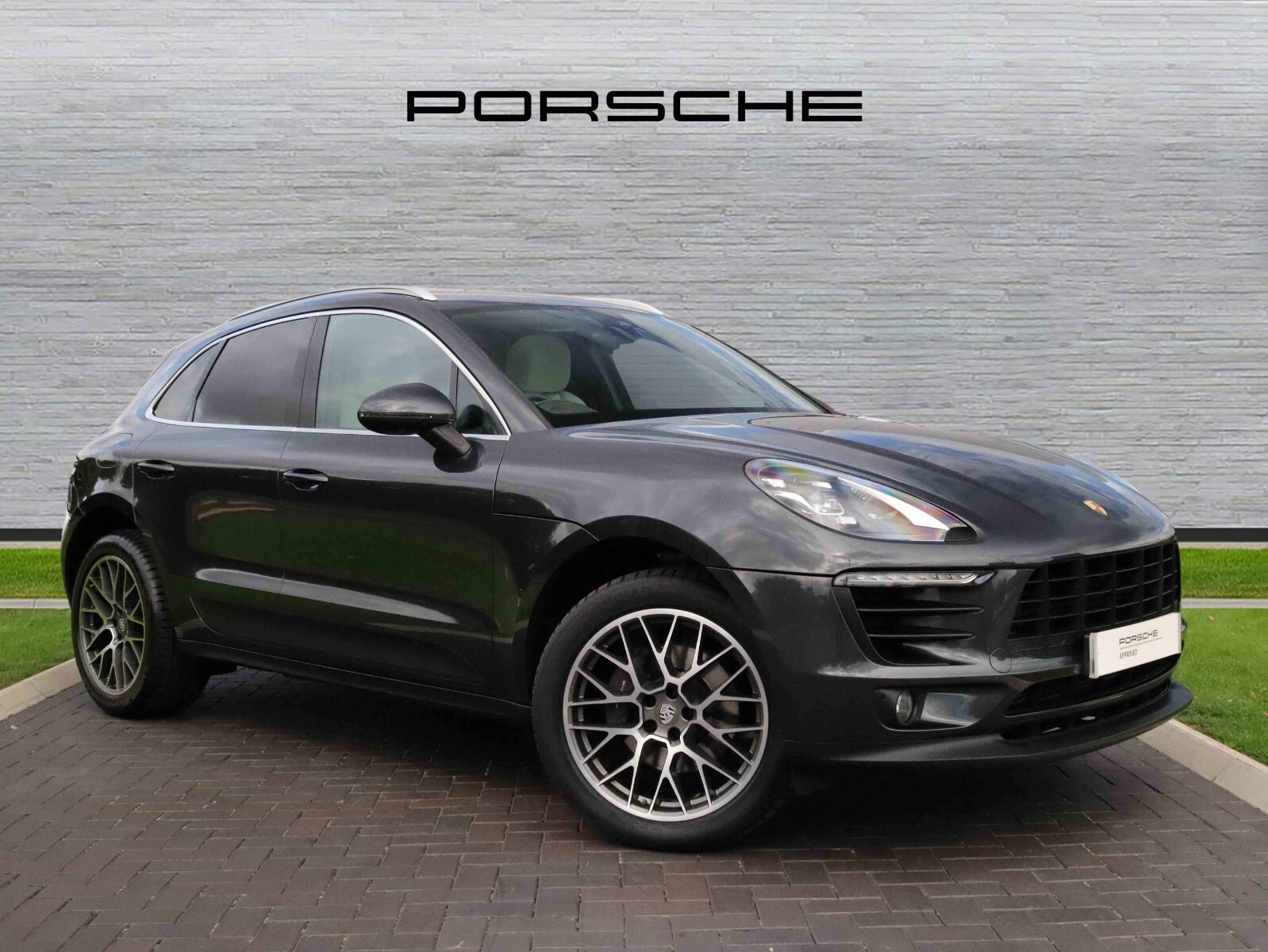 Main listing image - Porsche Macan