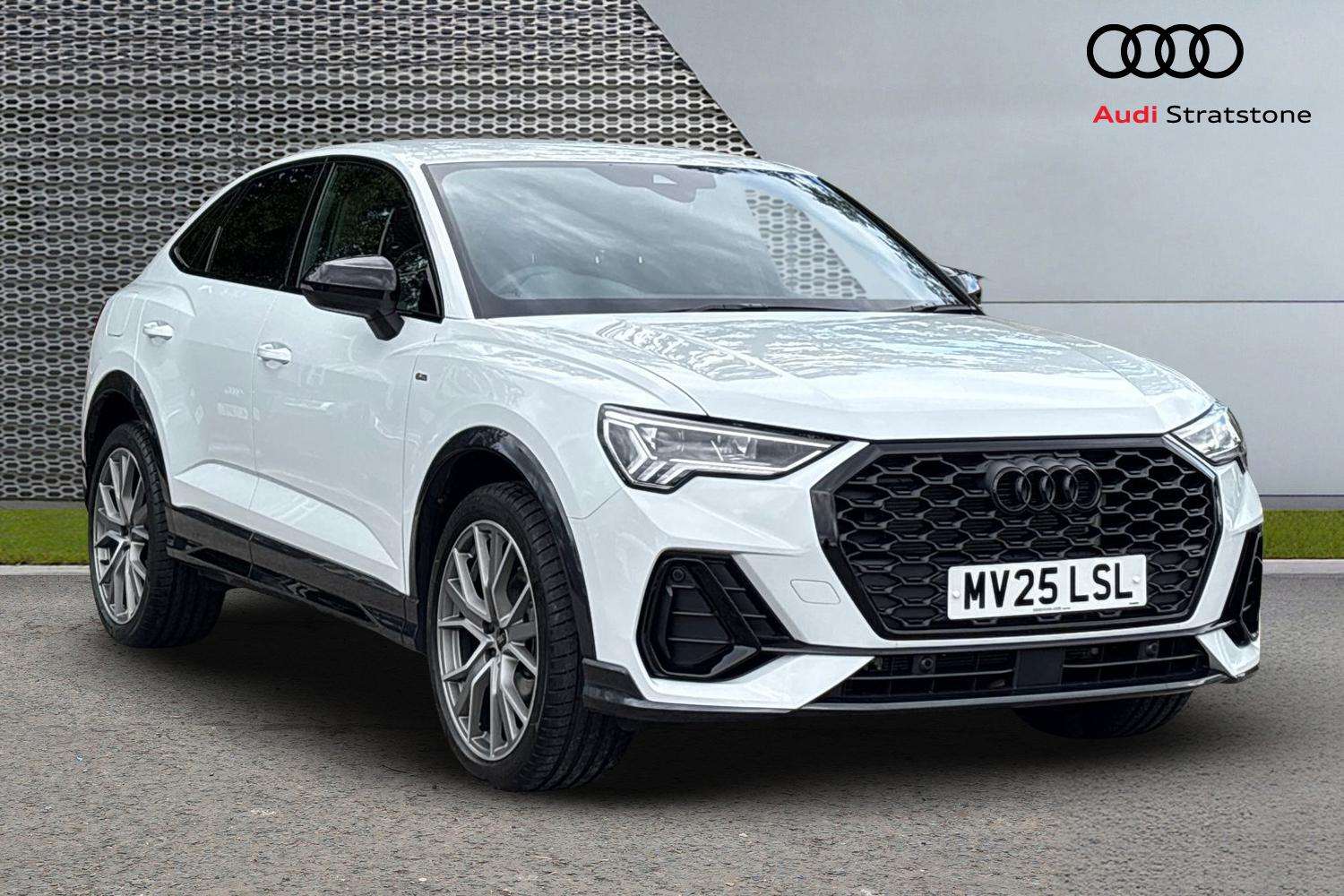 Main listing image - Audi Q3