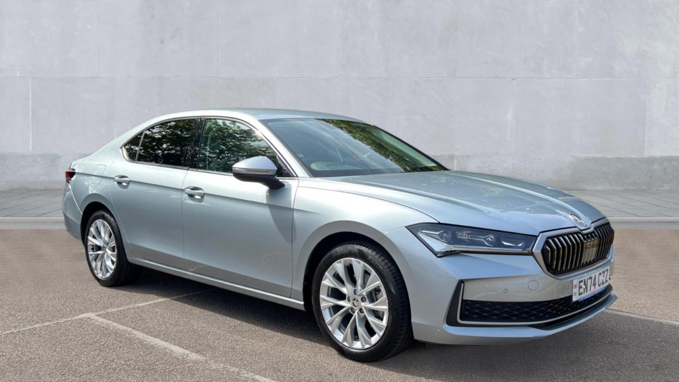 Main listing image - Skoda Superb