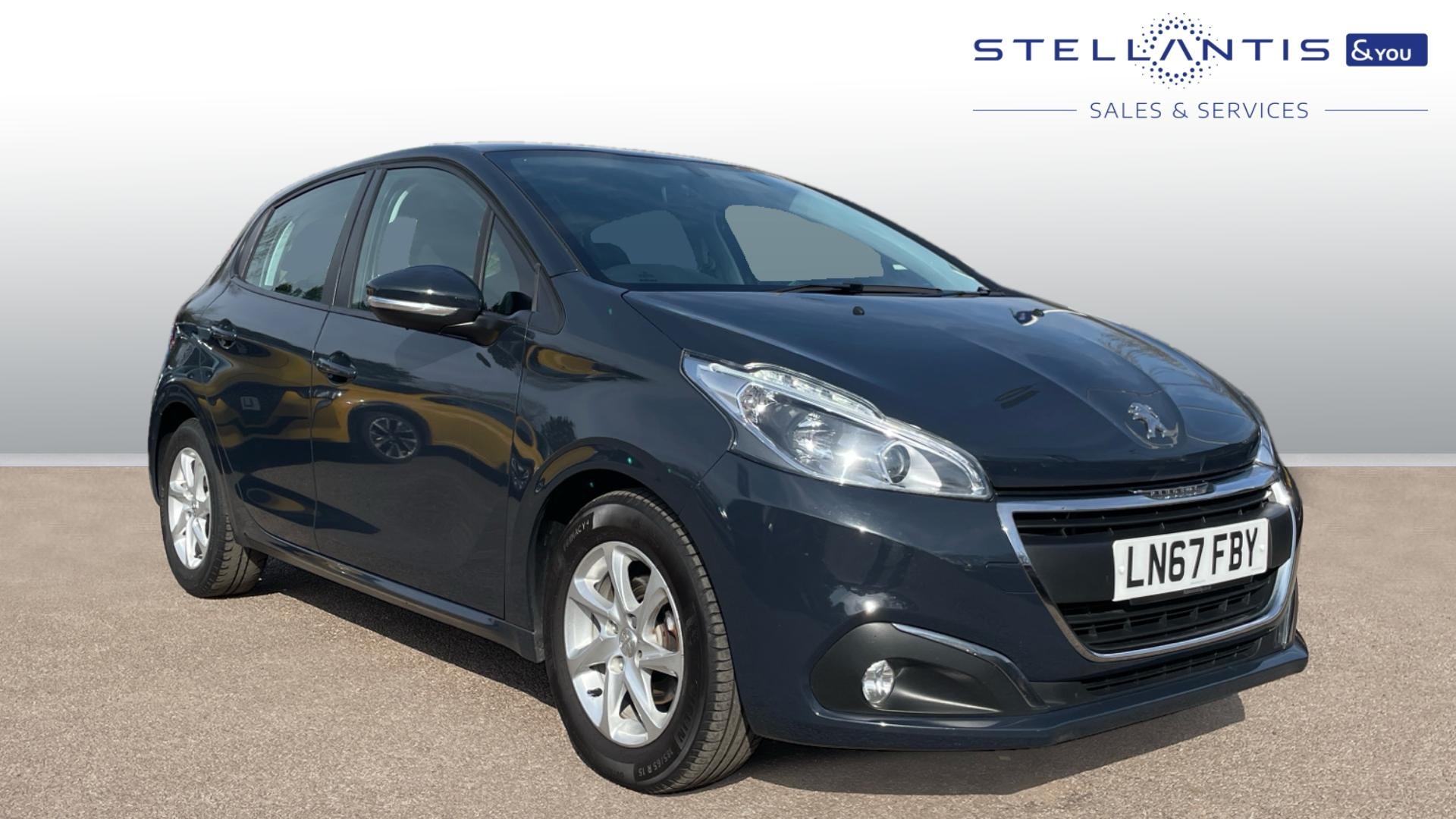 Main listing image - Peugeot 208