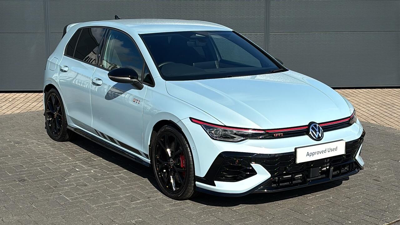 Main listing image - Volkswagen Golf