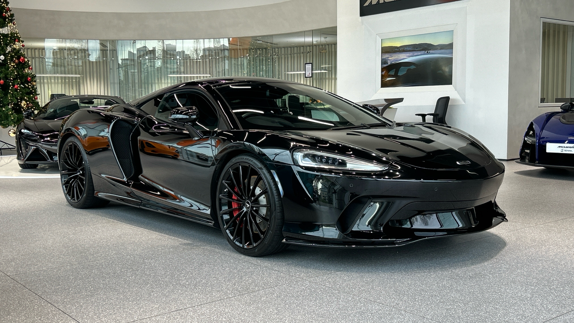 Main listing image - McLaren GT