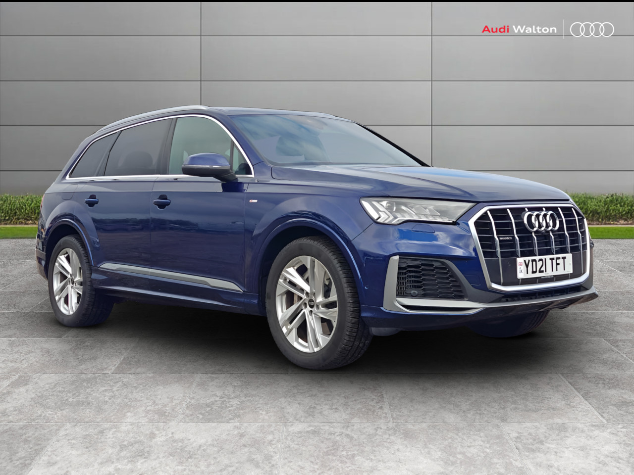Main listing image - Audi Q7