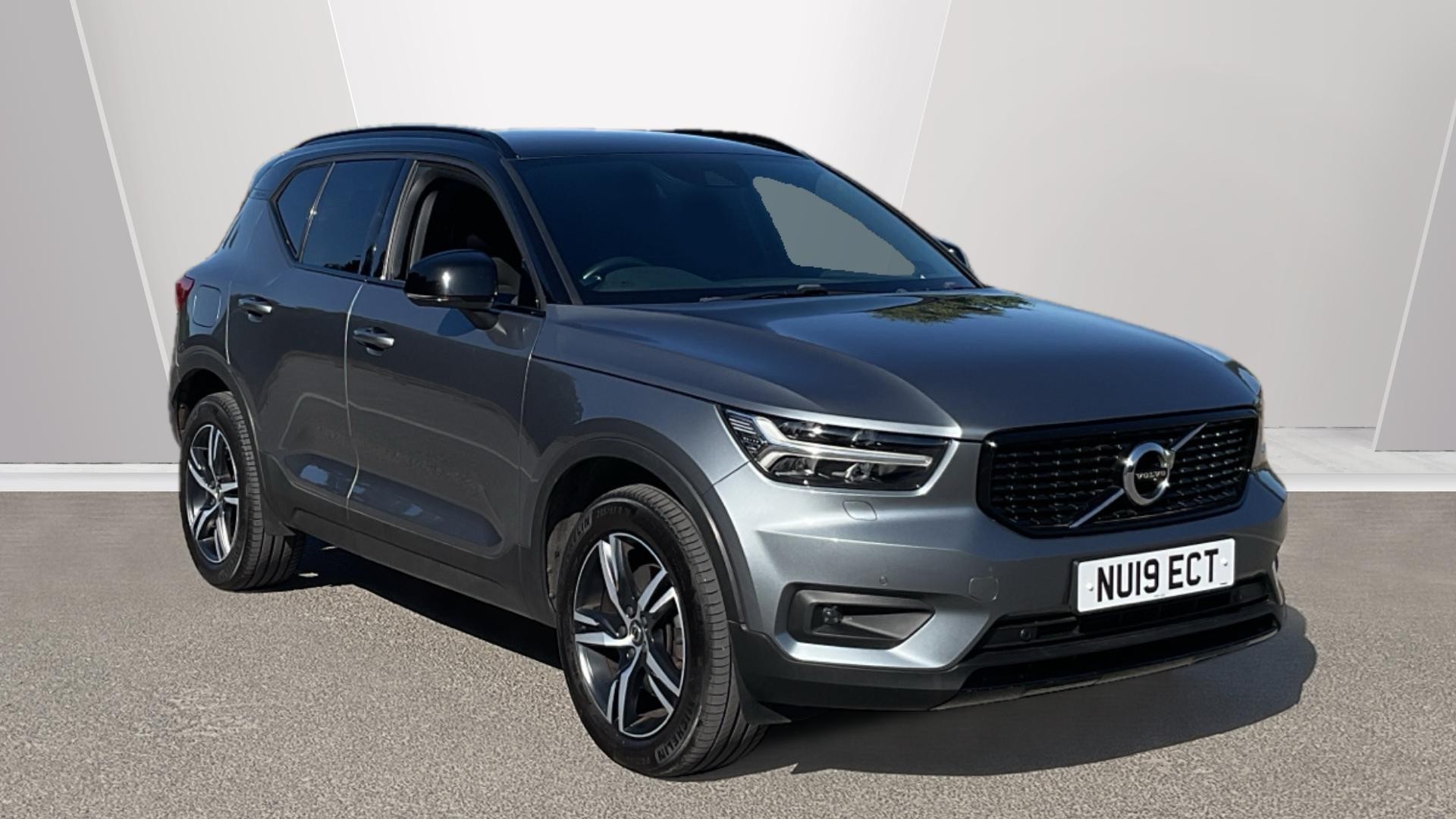 Main listing image - Volvo XC40