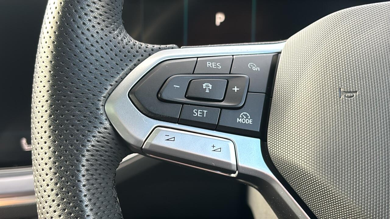 Main listing image - Volkswagen Touareg