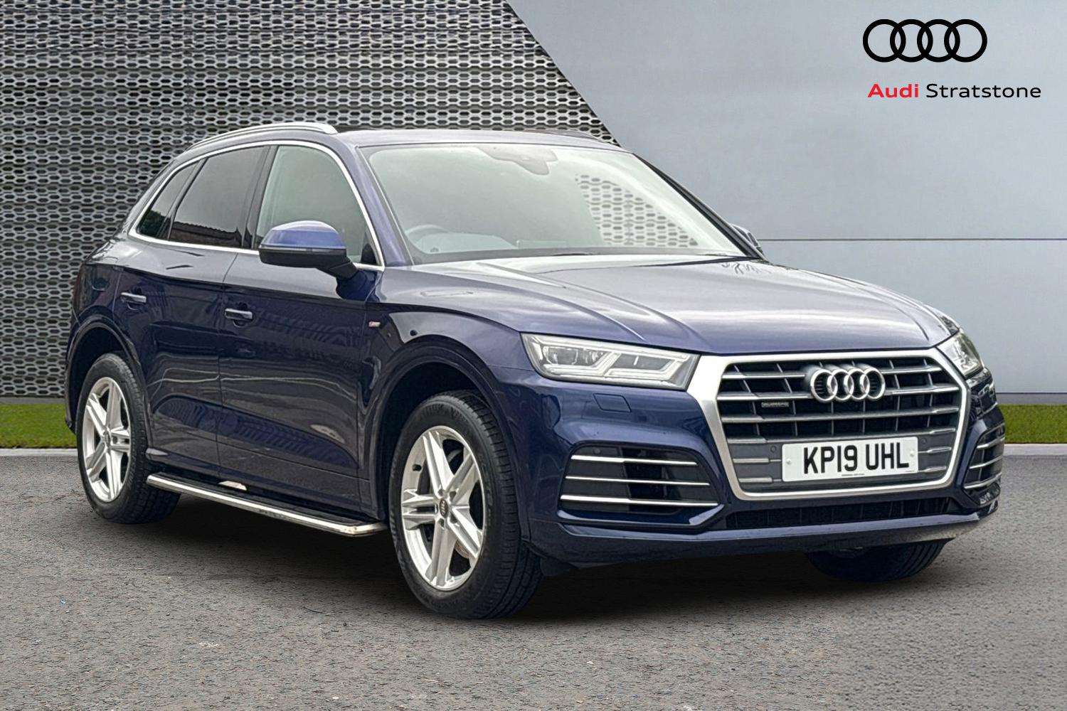 Main listing image - Audi Q7