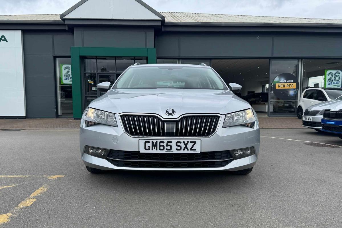 Main listing image - Skoda Superb