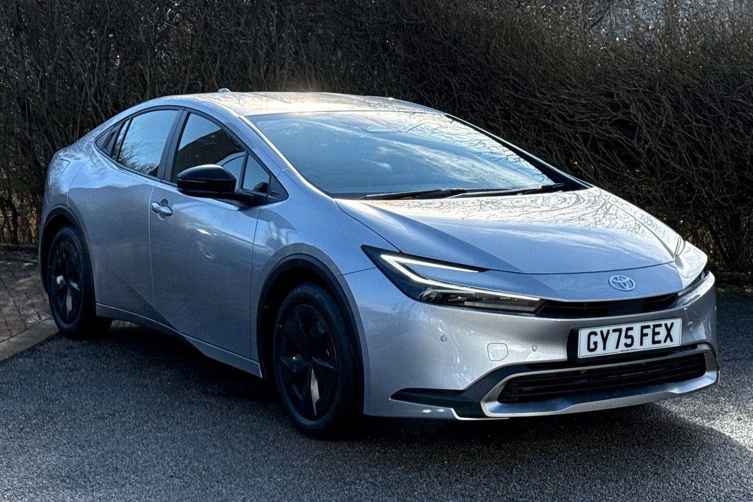 Main listing image - Toyota Prius Plug-In