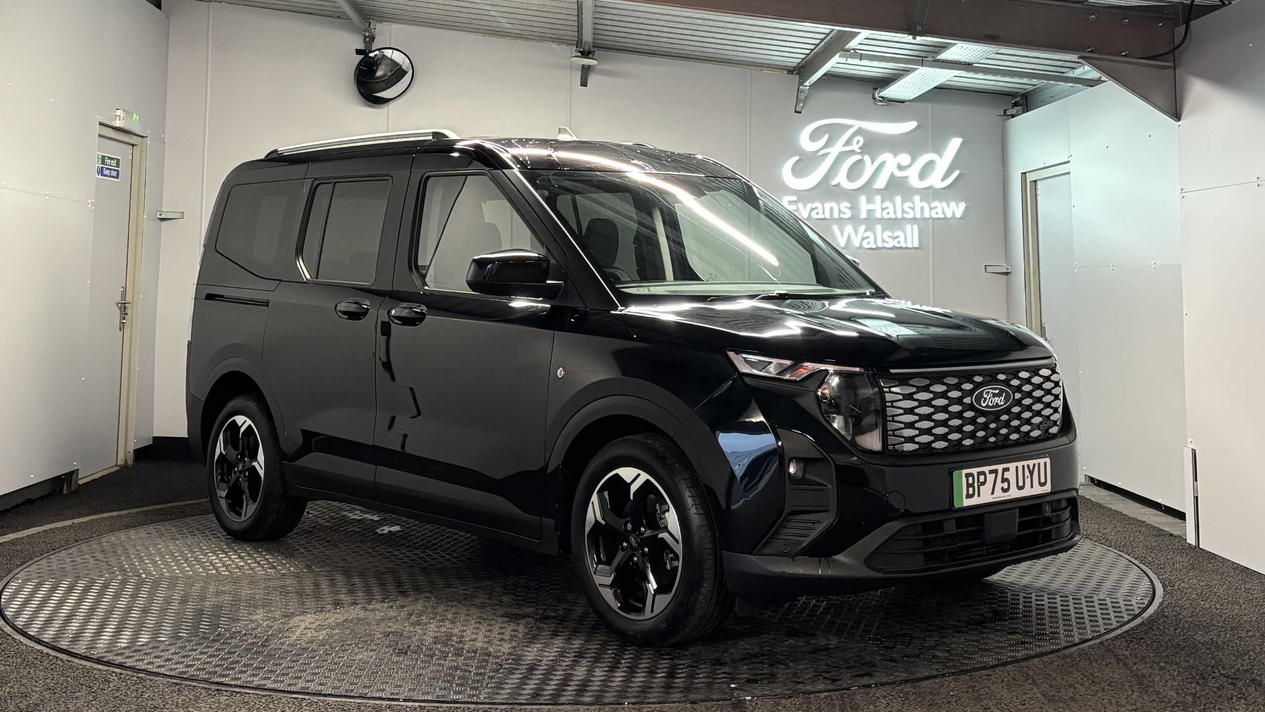 Main listing image - Ford Tourneo Courier