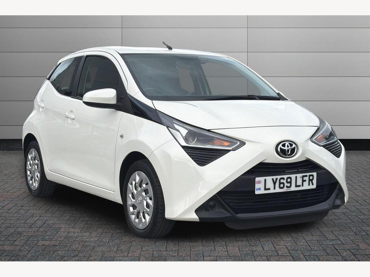 Main listing image - Toyota Aygo