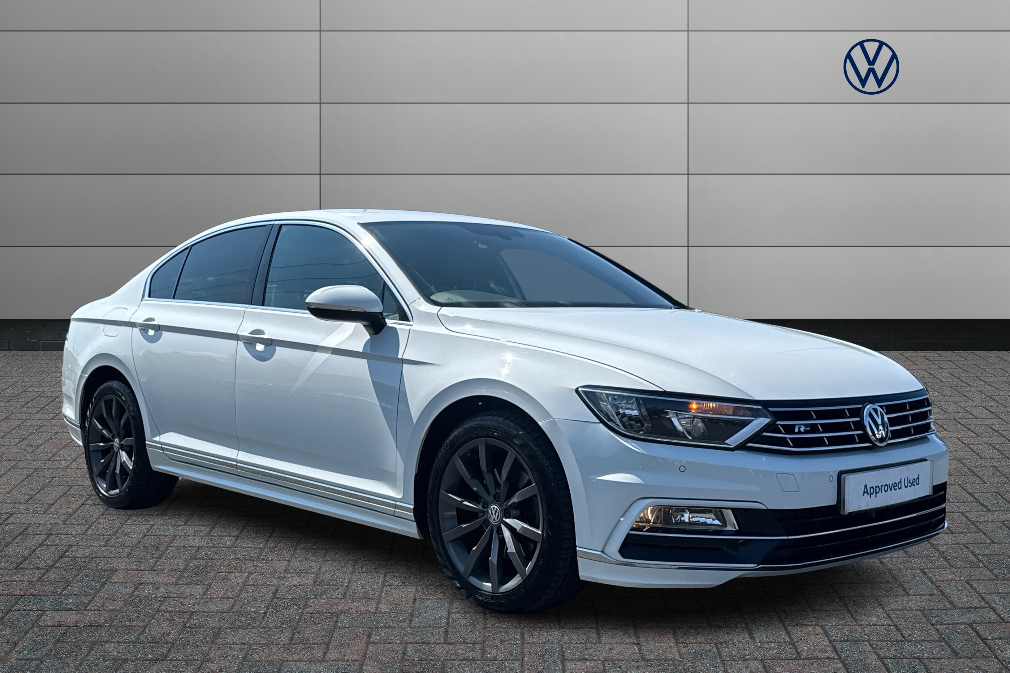 Main listing image - Volkswagen Passat