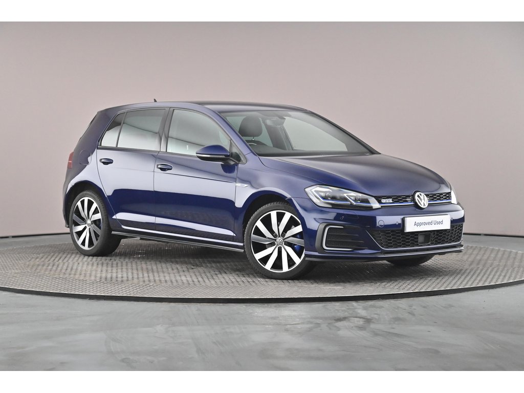 Main listing image - Volkswagen Golf GTE