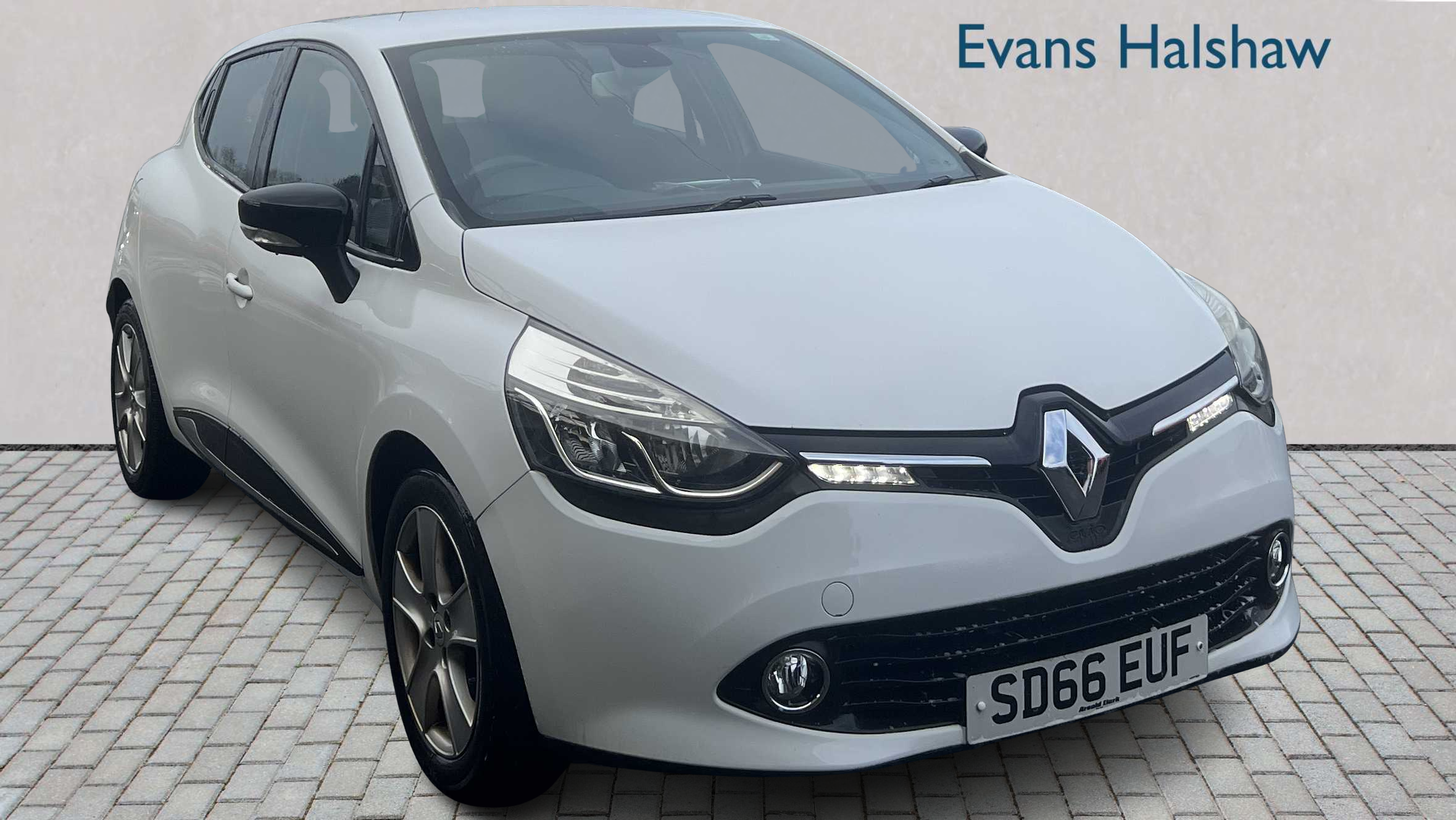 Main listing image - Renault Clio