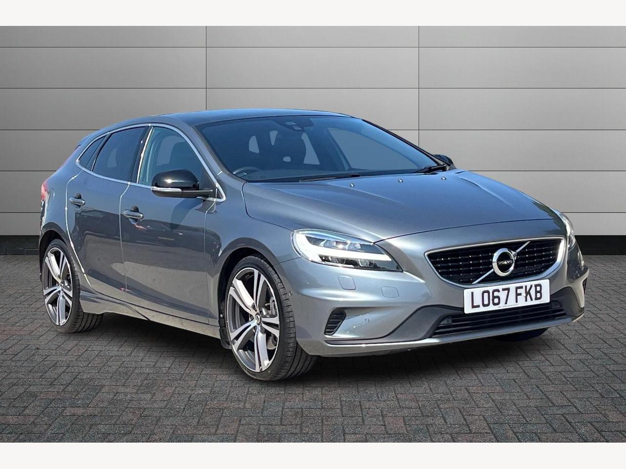 Main listing image - Volvo V40