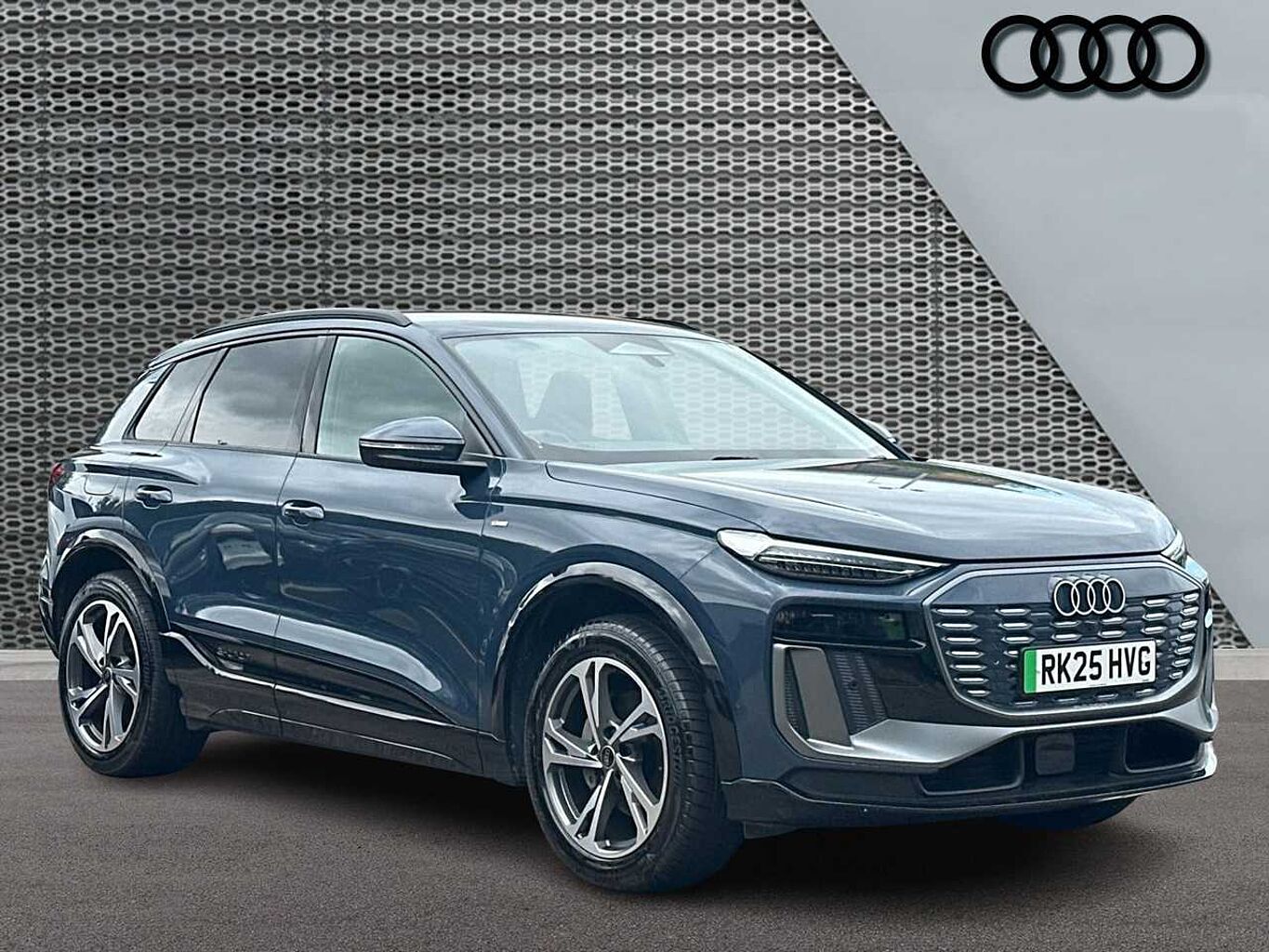 Main listing image - Audi Q6