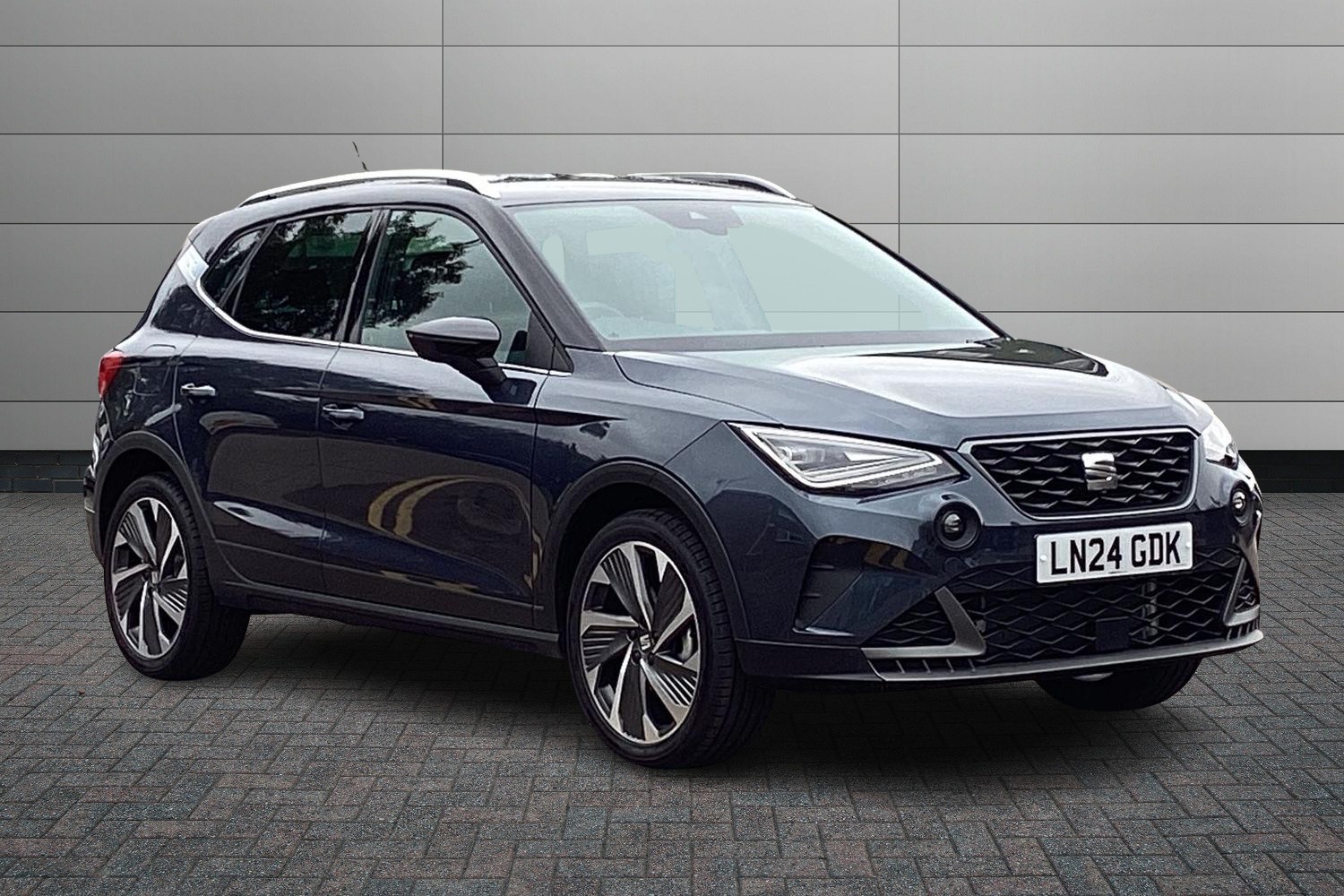 Main listing image - SEAT Arona