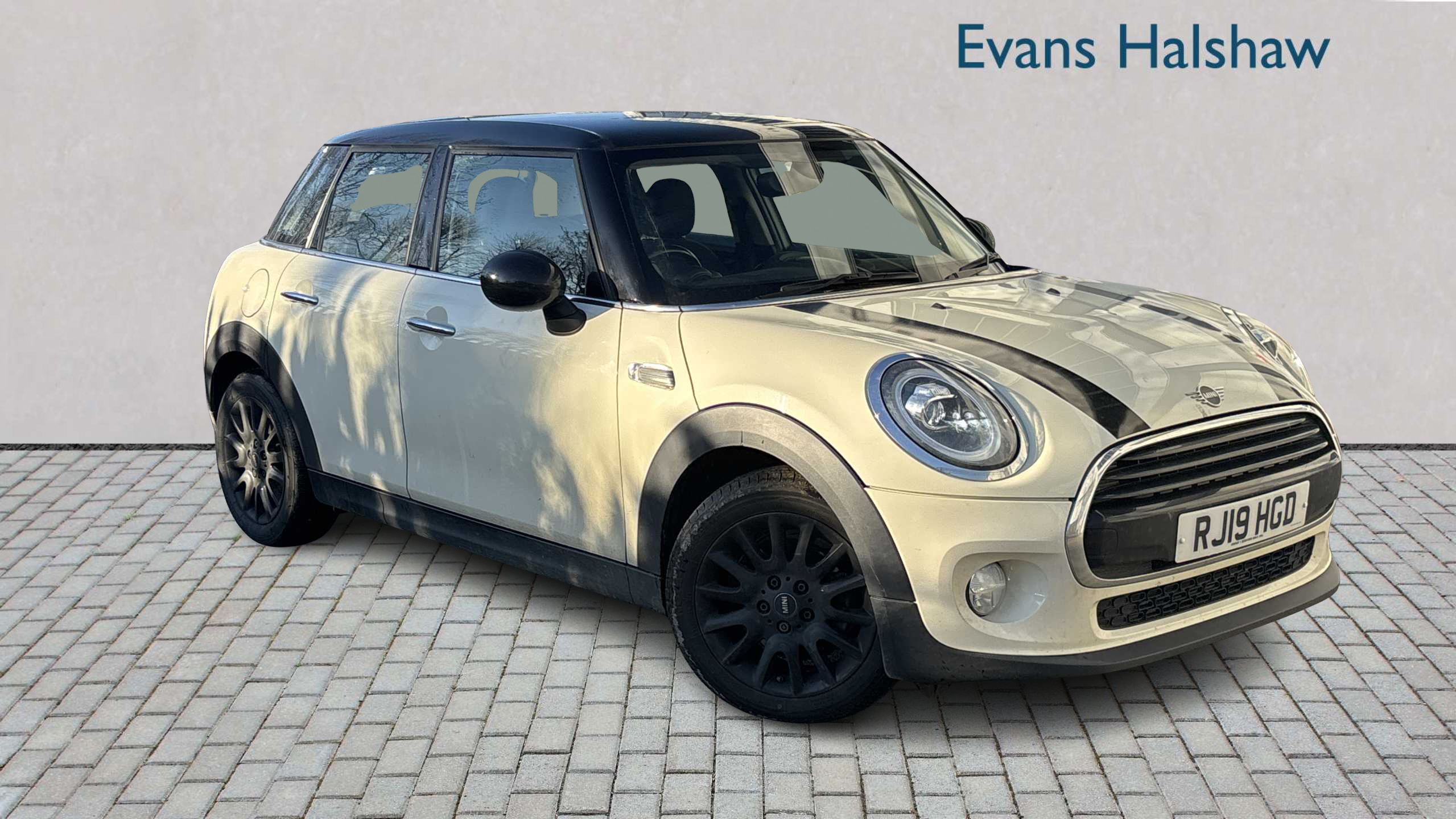 Main listing image - MINI Hatchback 5dr