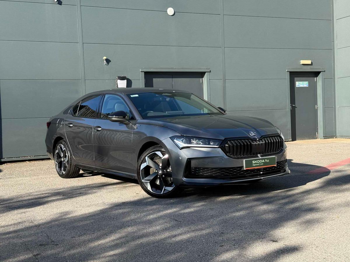 Main listing image - Skoda Superb