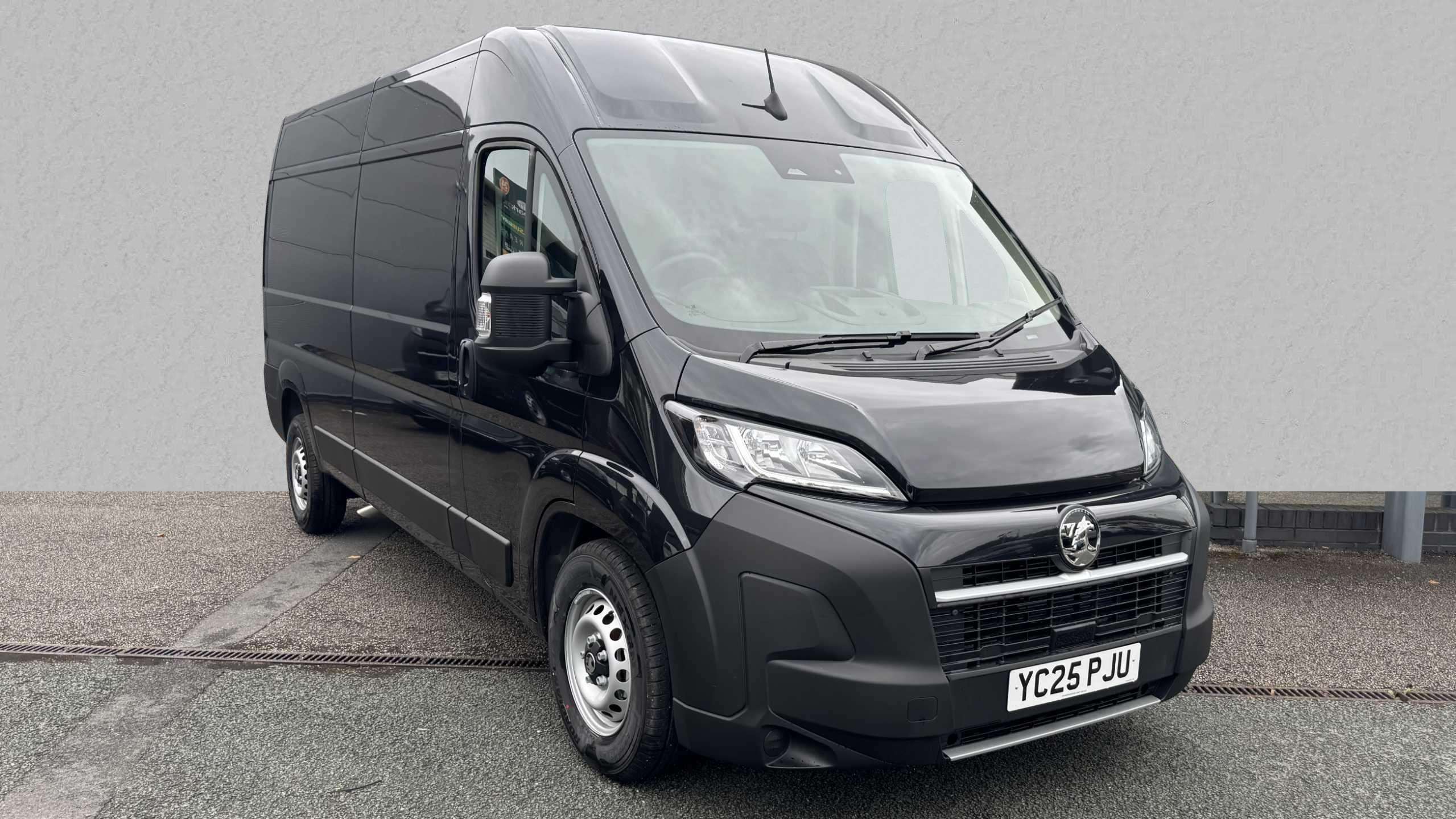 Main listing image - Vauxhall Movano