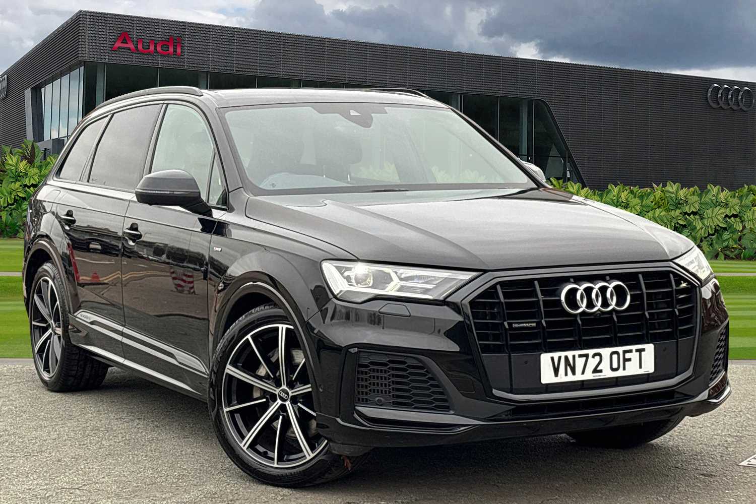 Main listing image - Audi Q7