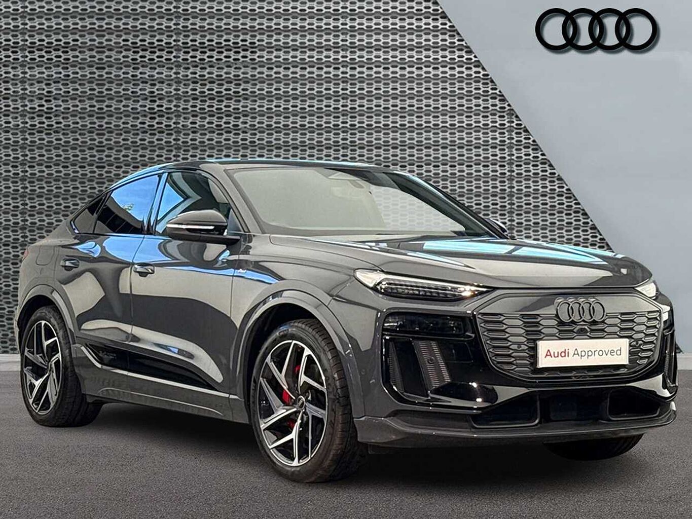 Main listing image - Audi Q6