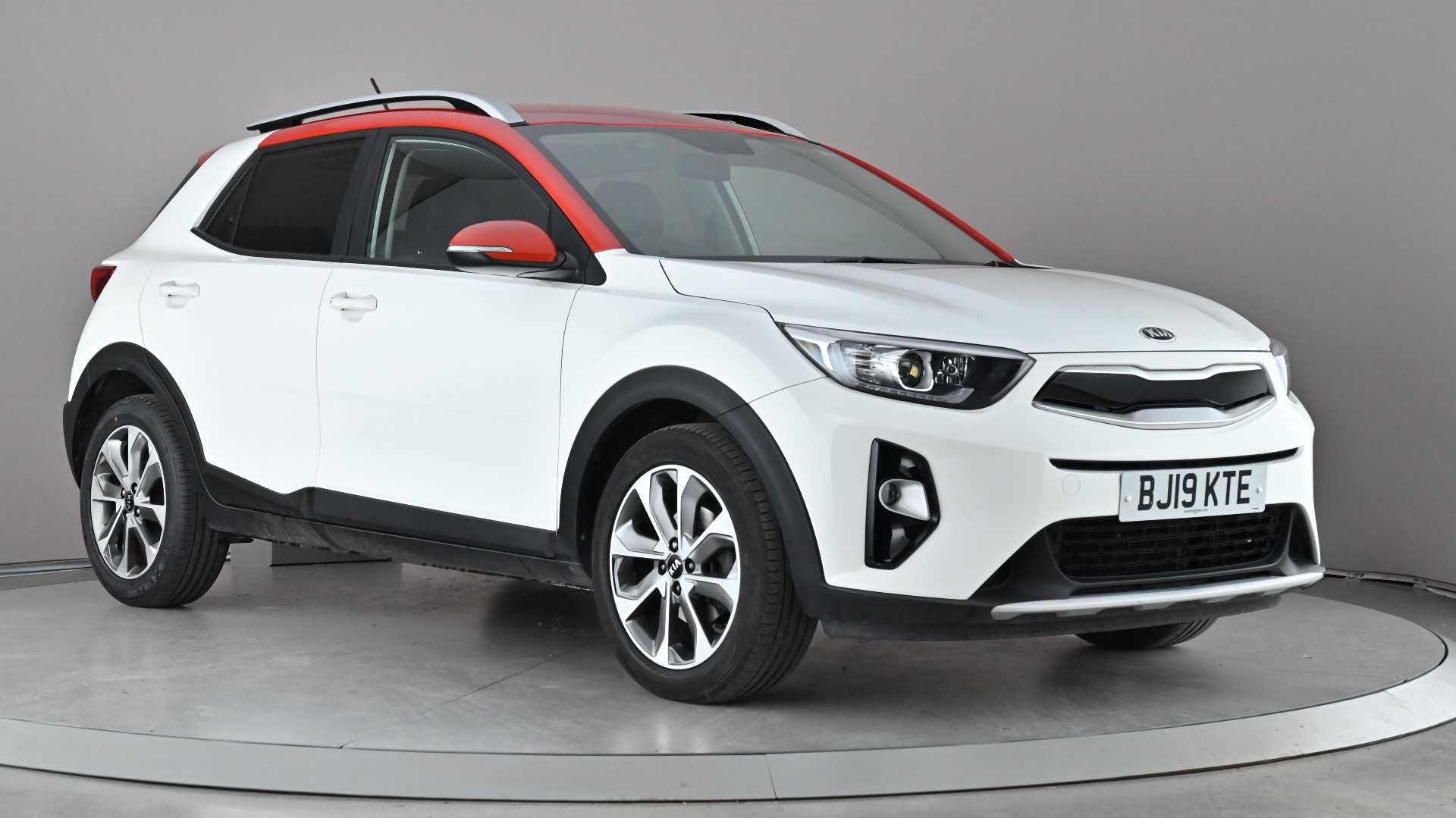 Main listing image - Kia Stonic