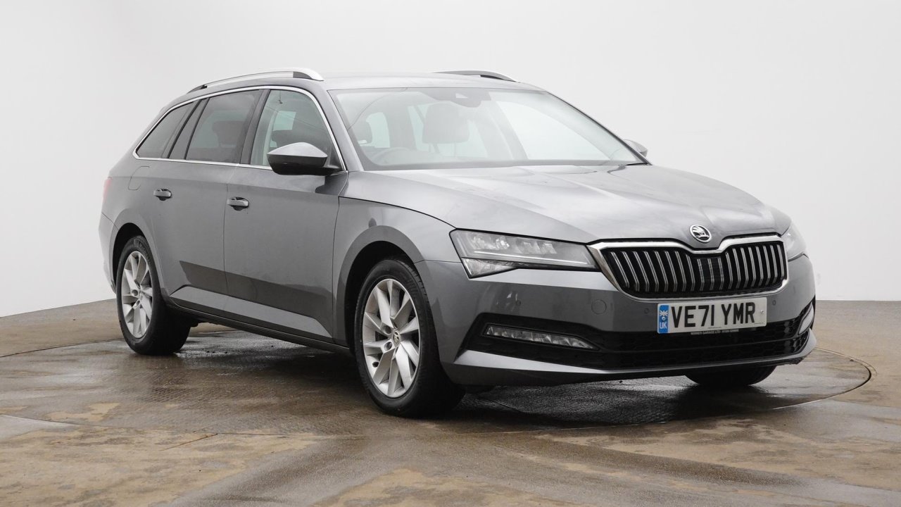 Main listing image - Skoda Superb Estate