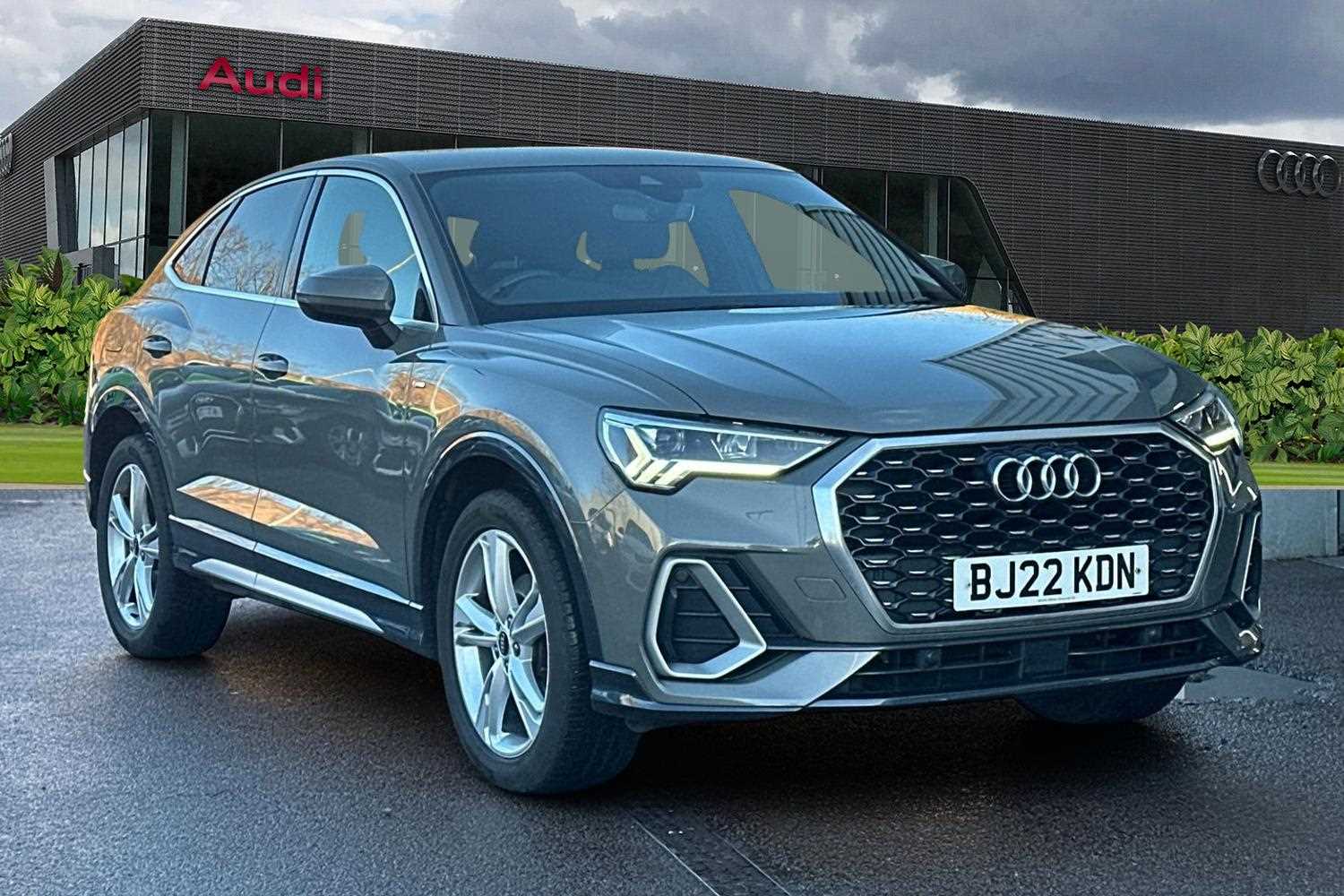 Main listing image - Audi Q3