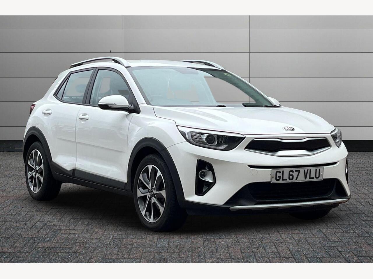 Main listing image - Kia Stonic
