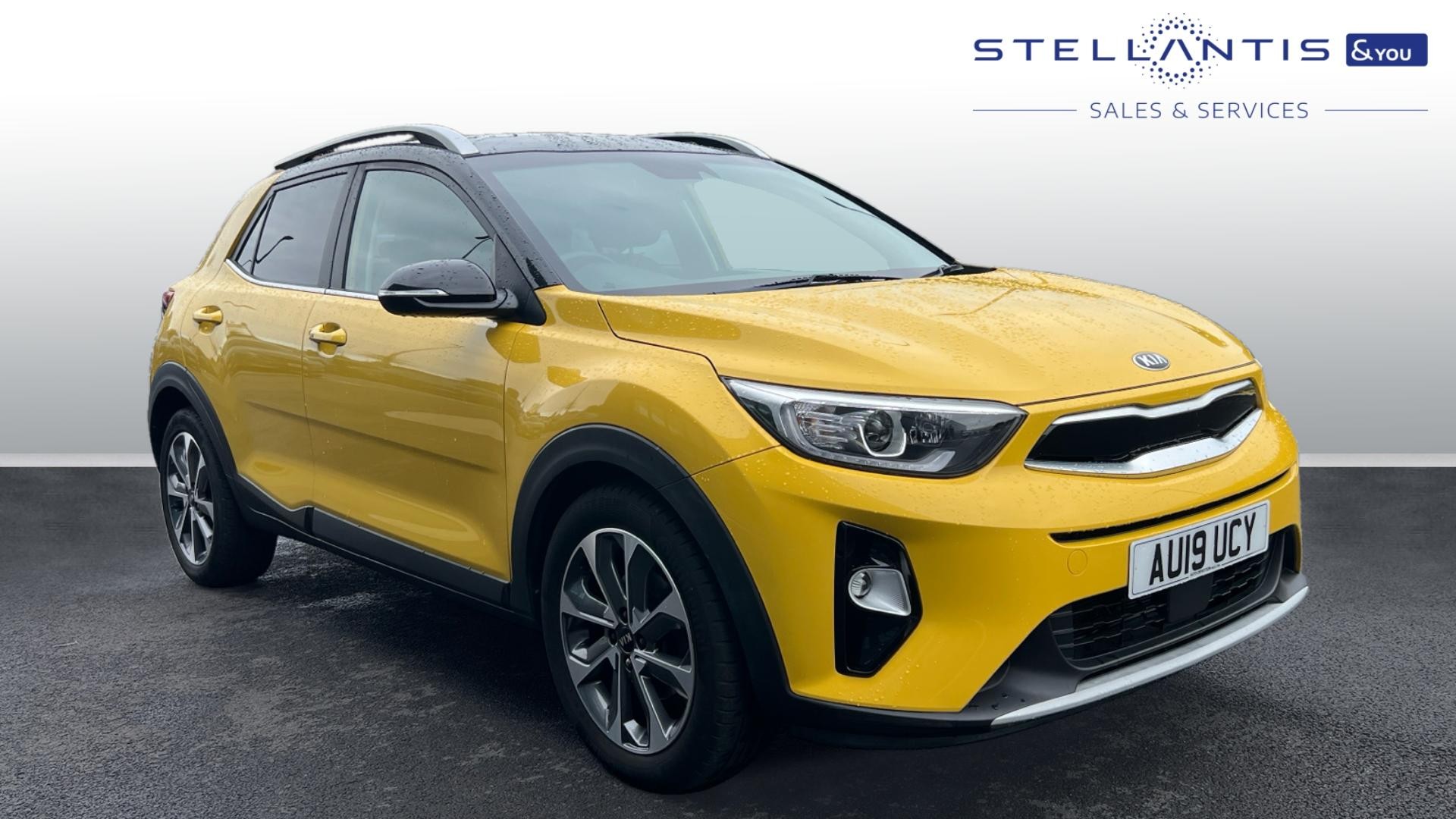 Main listing image - Kia Stonic