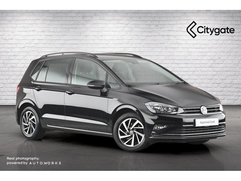 Main listing image - Volkswagen Golf SV